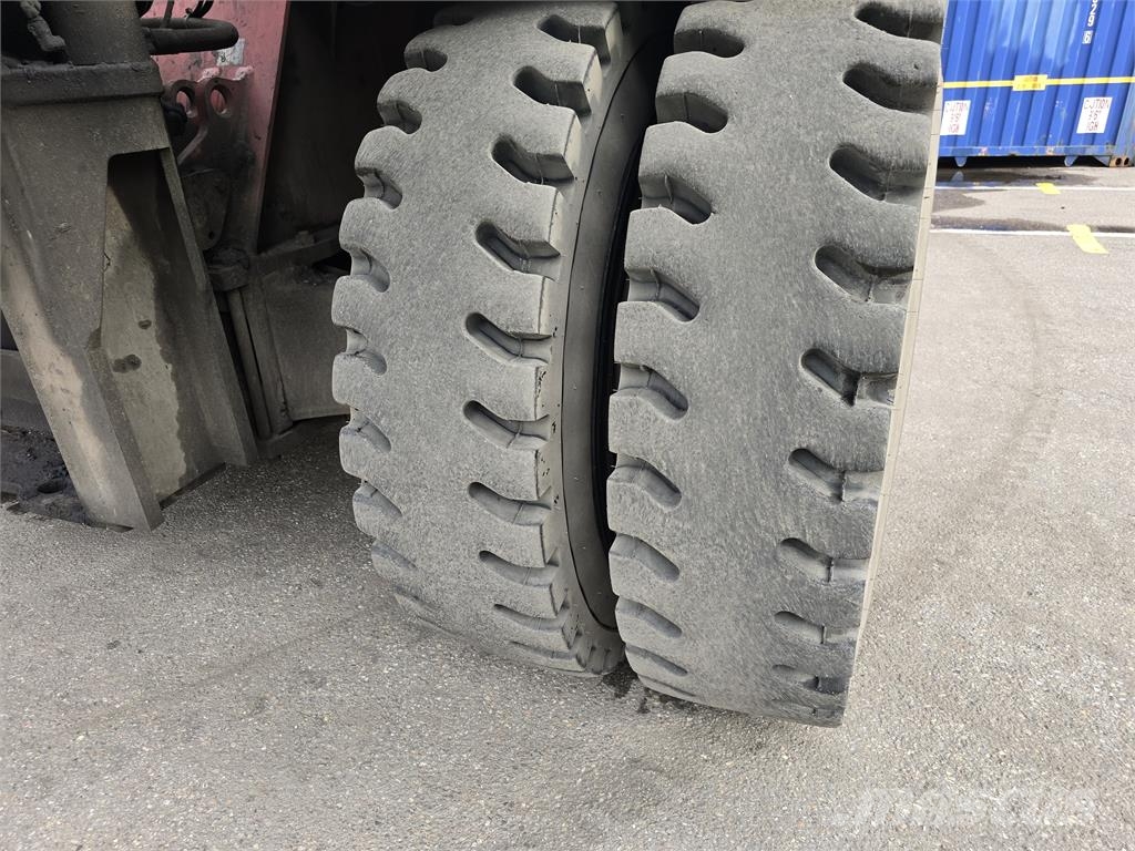 Kalmar DCG100-45ED7 コンテナハンドラー