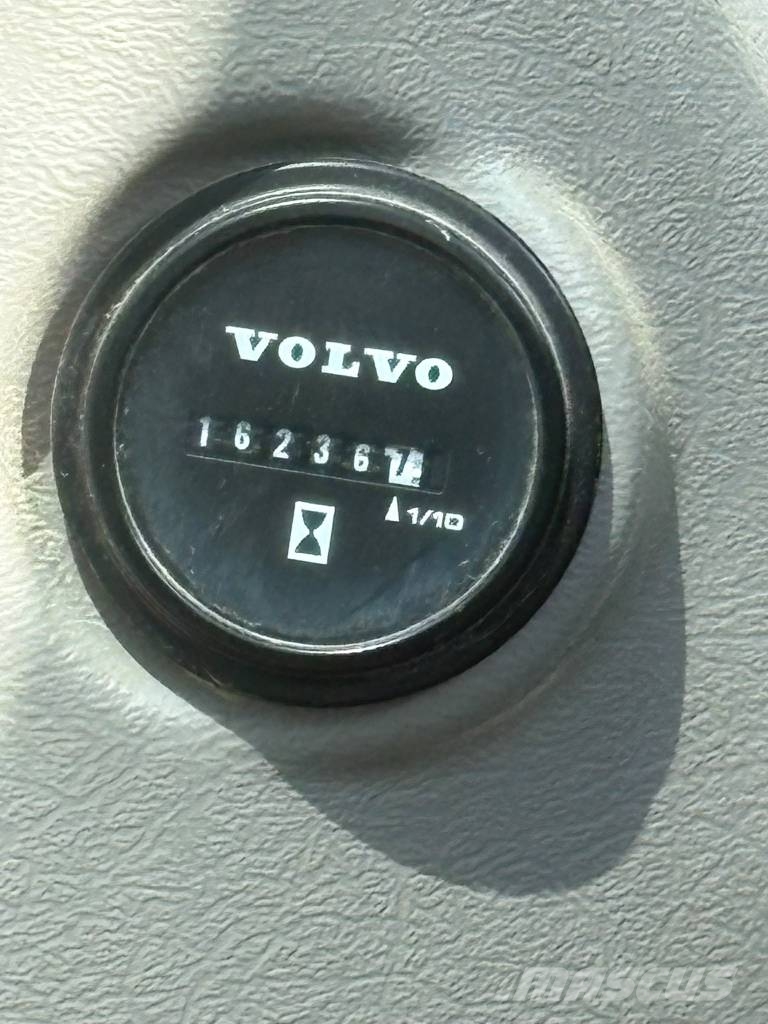 Volvo EC300ENL حفارات زحافة