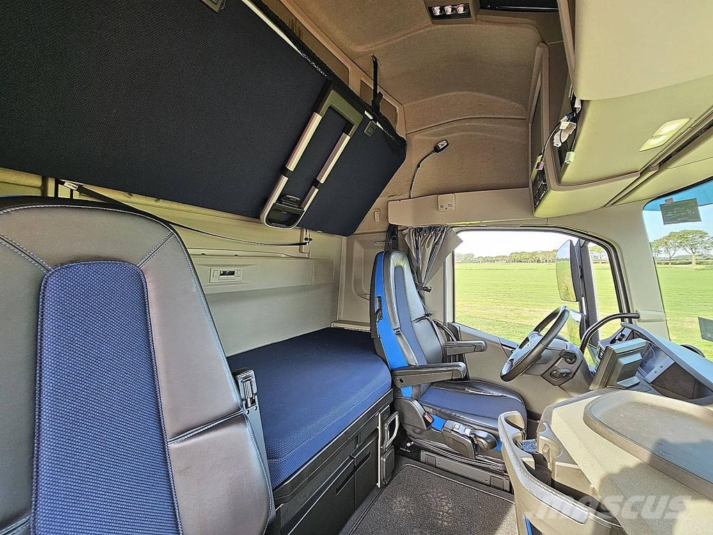 Volvo FH 500 XL I-SHIFT LED Low-Mileage Navi Tractor Units