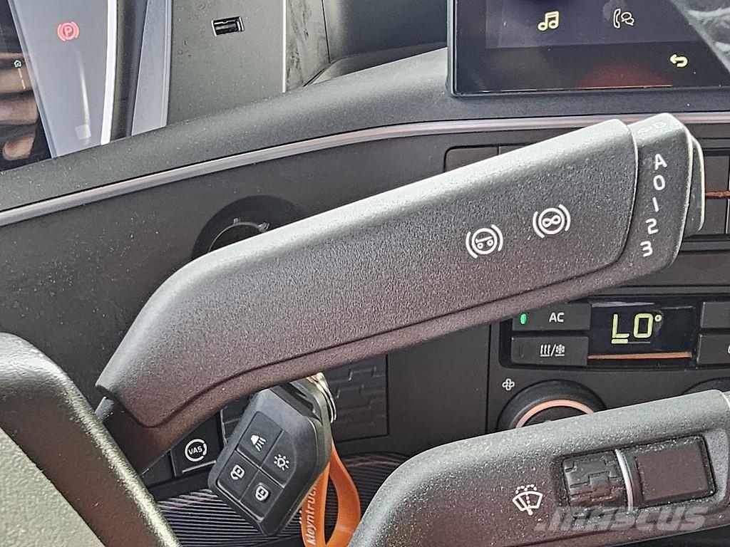 Volvo FH 500 XL I-SHIFT LED Low-Mileage Navi Tractor Units