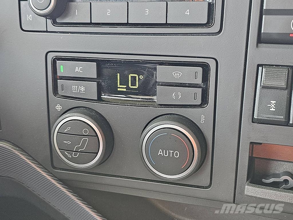 Volvo FH 500 XL I-SHIFT LED Low-Mileage Navi Tractor Units