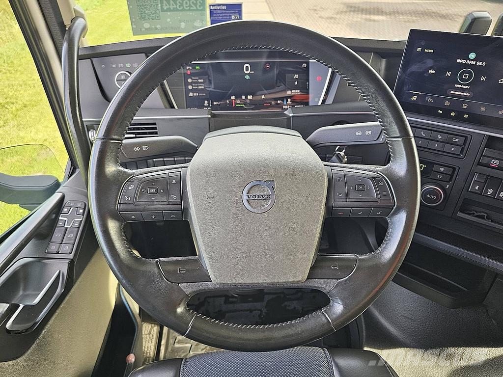 Volvo FH 500 XL I-SHIFT LED Low-Mileage Navi Tractor Units