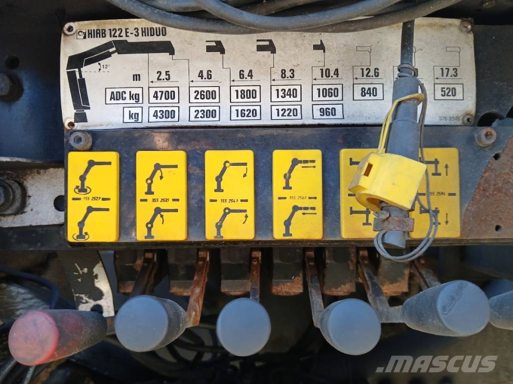 DAF AE65CC Hiab 122E-3 Platformas/kravas mašīnas ar vinču