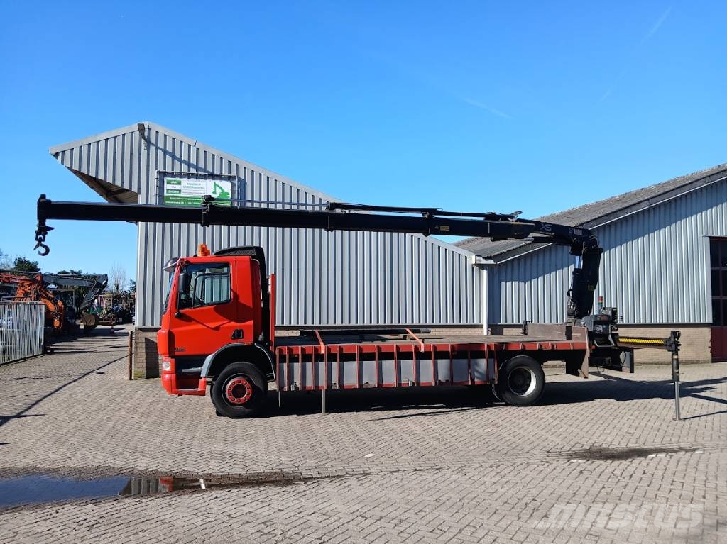DAF AE65CC Hiab 122E-3 Platformas/kravas mašīnas ar vinču