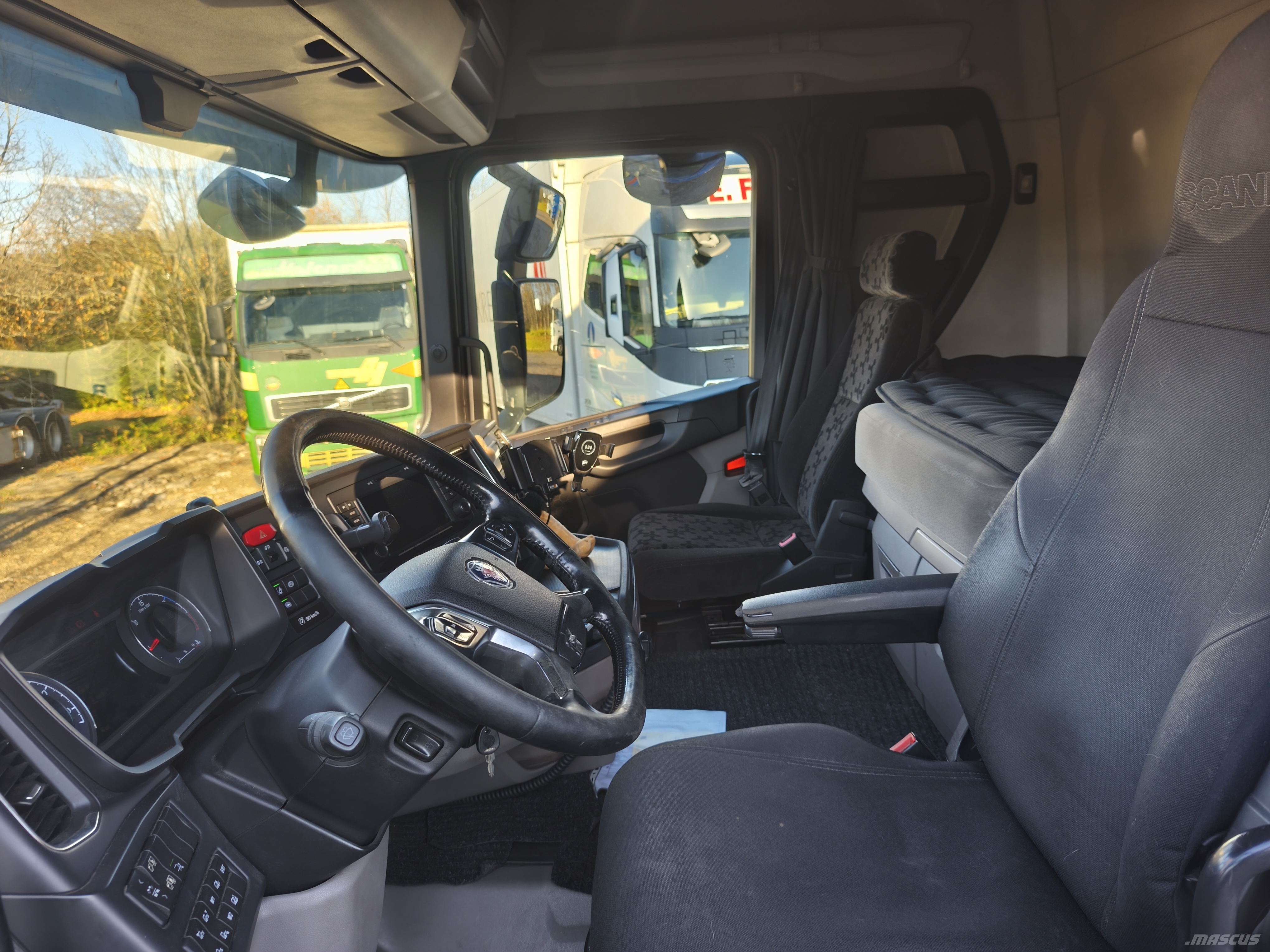 Scania R 520, V8 Chassis Cab trucks