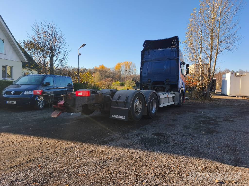 Scania R 520, V8 Chassis Cab trucks