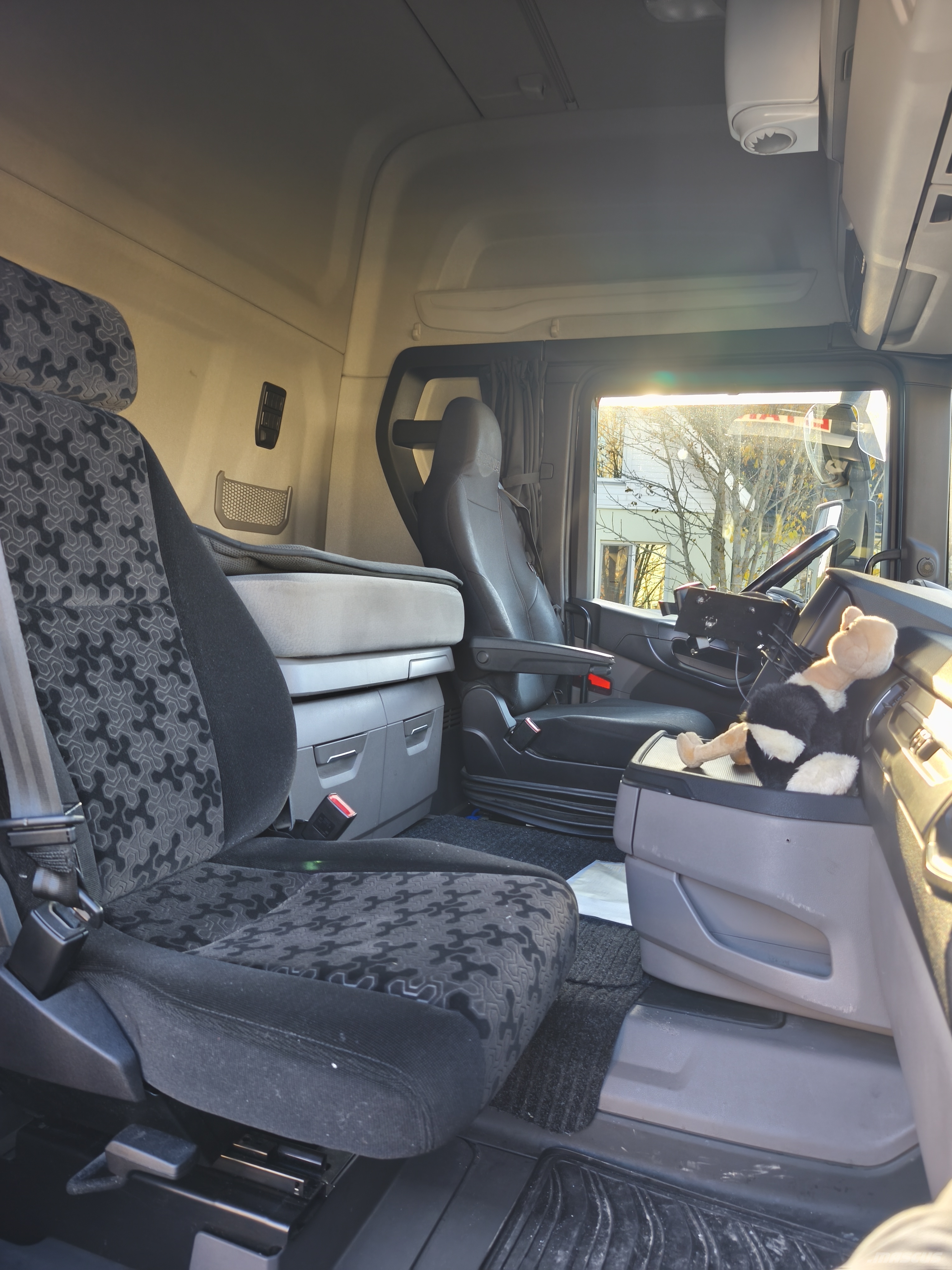 Scania R 520, V8 Chassis Cab trucks