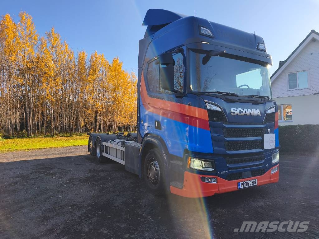 Scania R 520, V8 Chassis Cab trucks