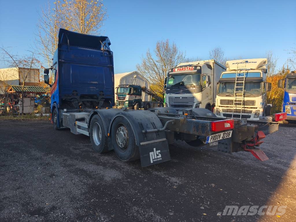 Scania R 520, V8 Chassis Cab trucks