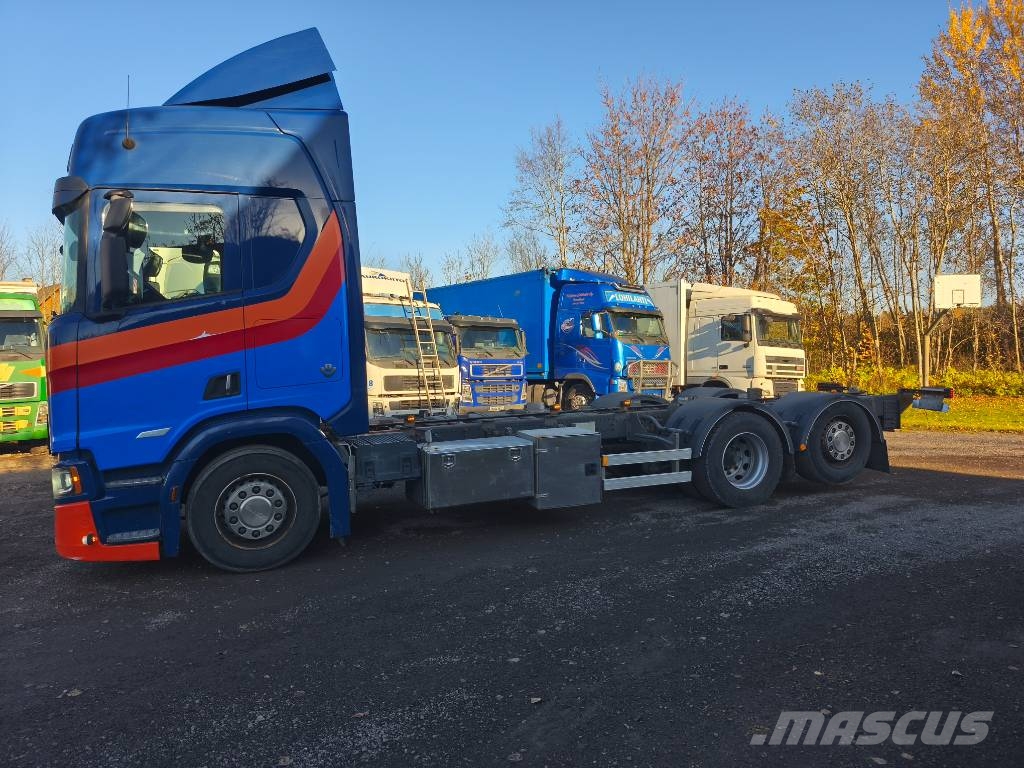Scania R 520, V8 Chassis Cab trucks
