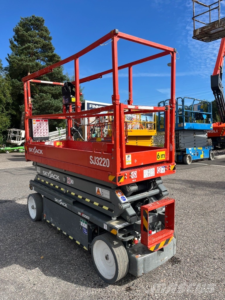 SkyJack SJ 3220 Ножничные подъемники
