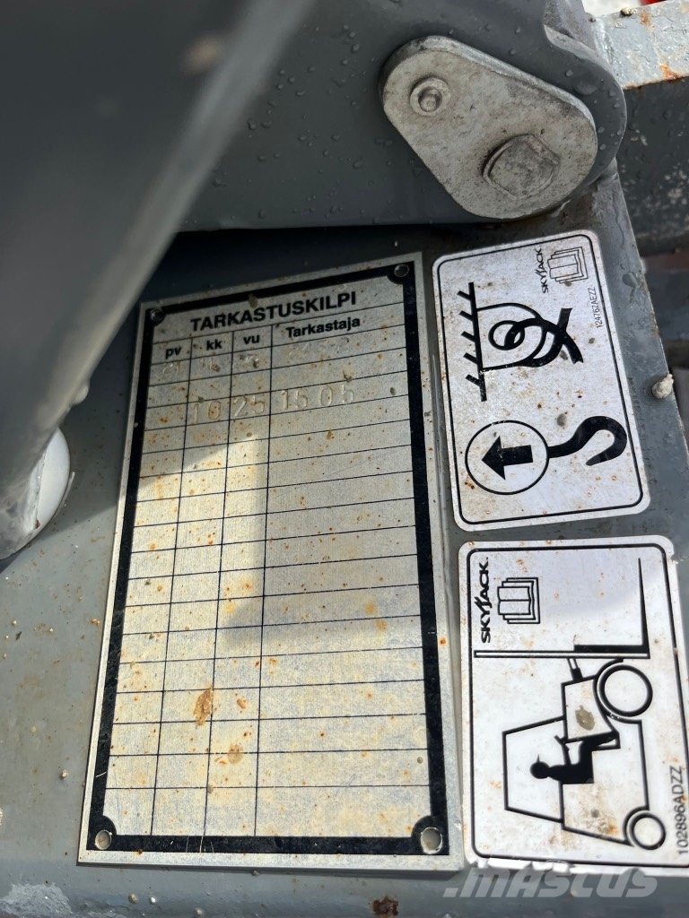 SkyJack SJ 3220 Ножничные подъемники