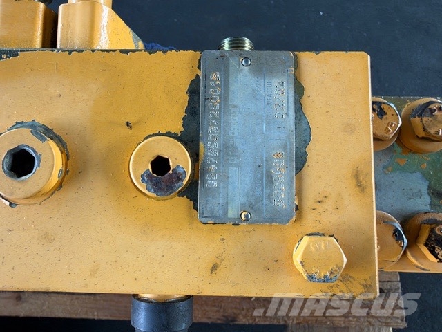 Liebherr A 316 USED HYDRAULIC CYLINDER Motori