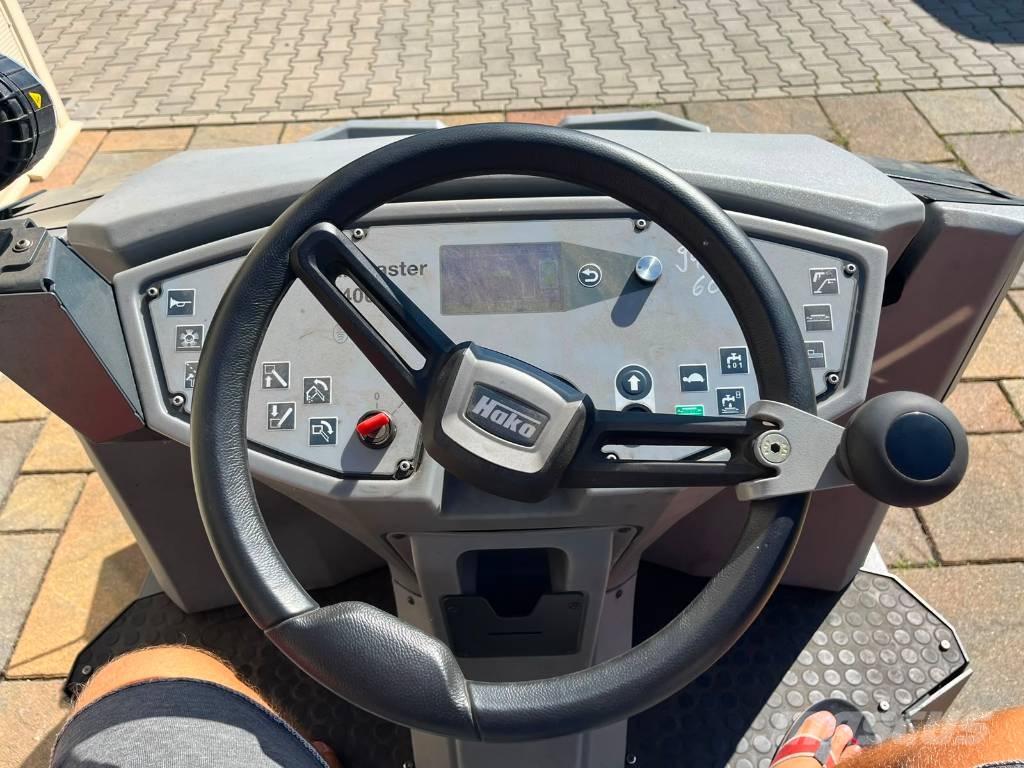 Szorowarka Hako Scrubmaster 400R NOWY MODEL 2 SZTUKI 組合式掃洗地機