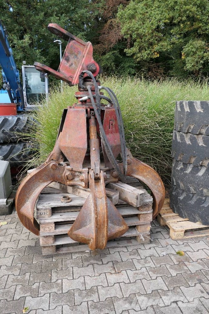 Fuchs MHL 320 مناولات المخلفات / مناولات صناعية