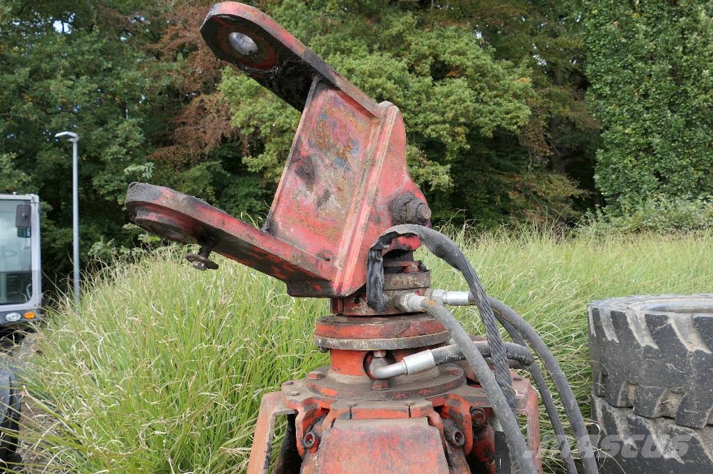 Fuchs MHL 320 مناولات المخلفات / مناولات صناعية
