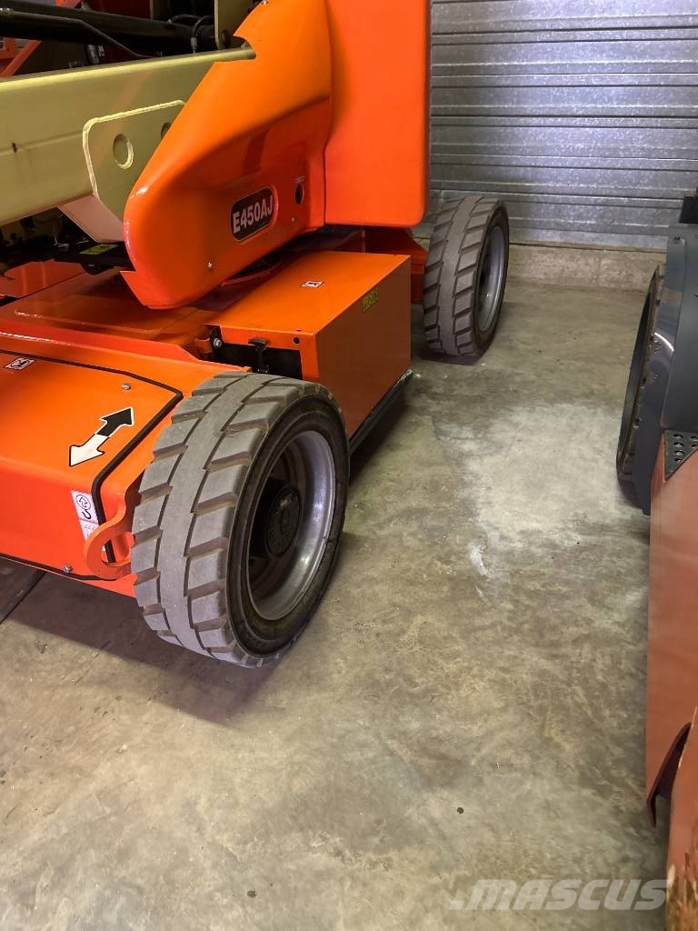 JLG E 450 AJ Körüklü personel platformları