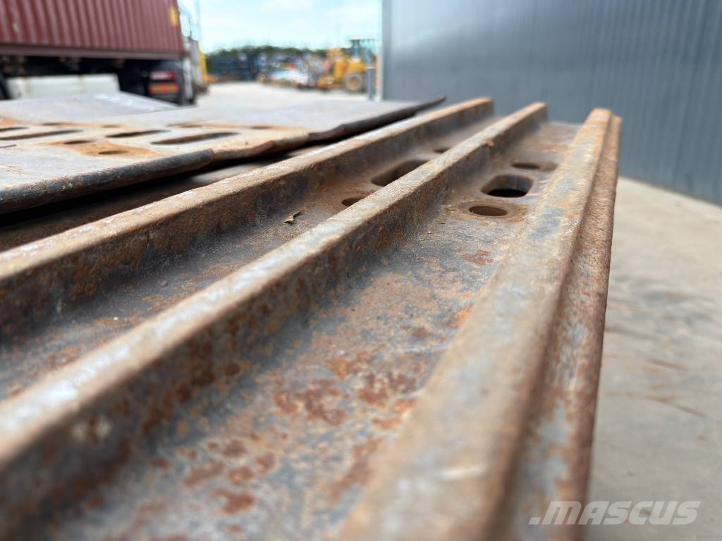 CAT 330C / 330D / 336D / 336E / 336F - 850 mm shoes T Други компоненти