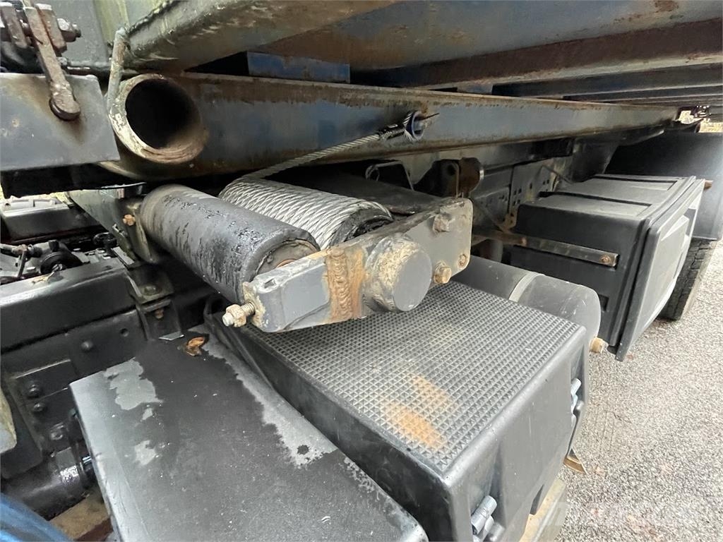 Scania P113 HL 6x2 Absetzkipper