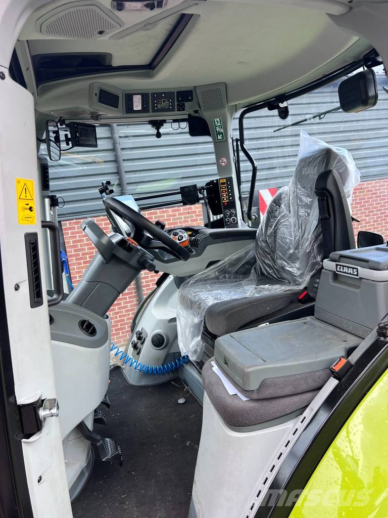 CLAAS Axion 870 Cmatic Traktori