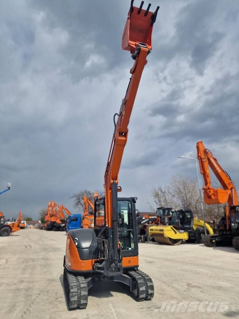Hitachi ZX65USB-6 Міні-екскаватори < 7т