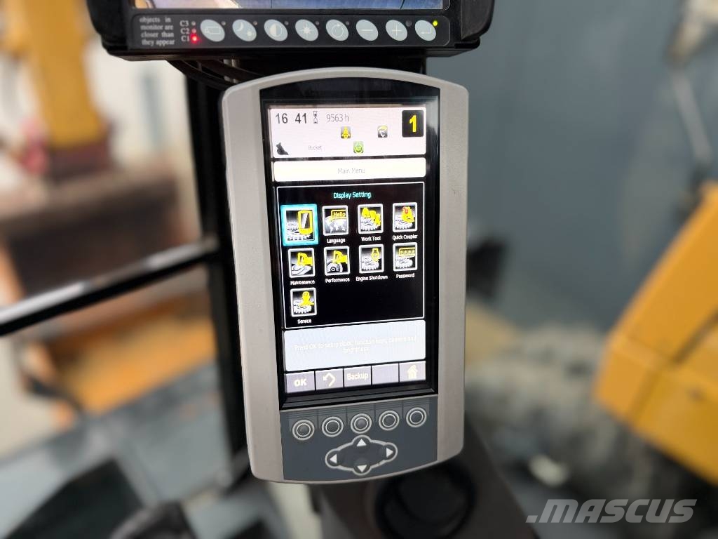 CAT M318F Excavatoare cu roti