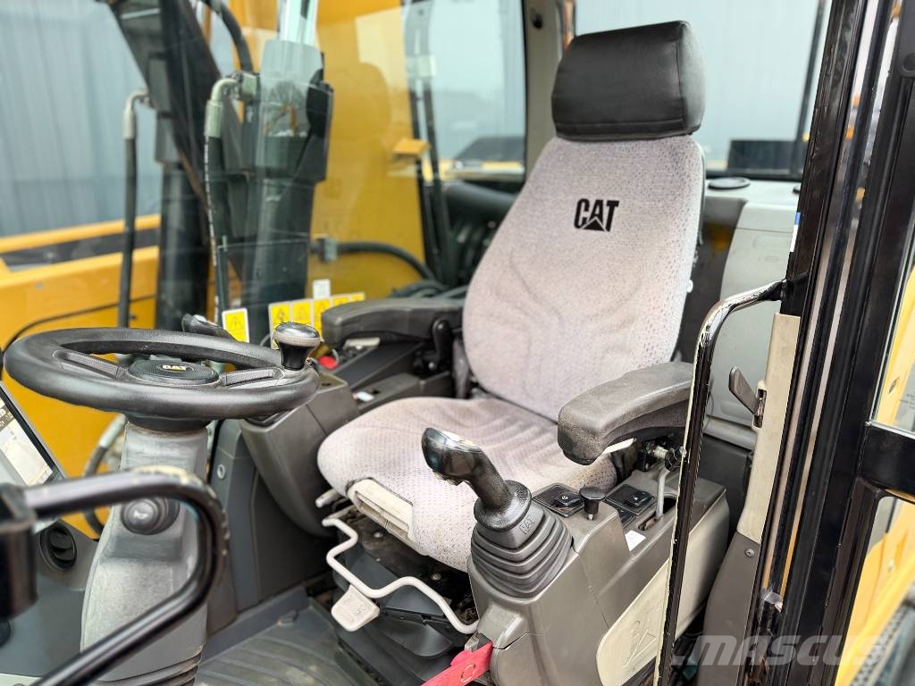 CAT M318F Excavatoare cu roti