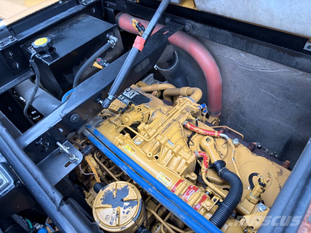 CAT M318F Excavatoare cu roti