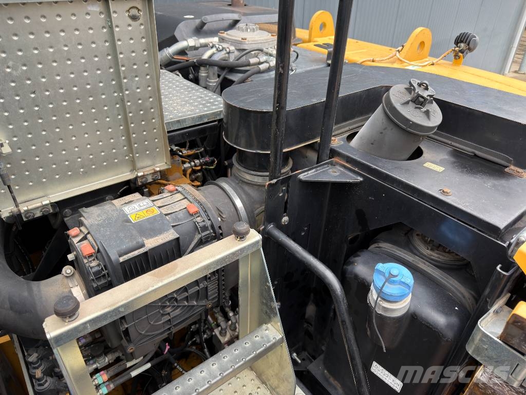 CAT M318F Excavatoare cu roti