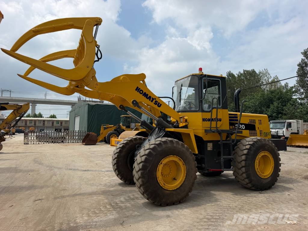 Komatsu WA 320 轮式装载机