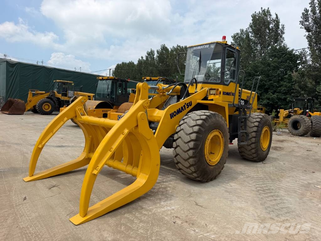 Komatsu WA 320 轮式装载机