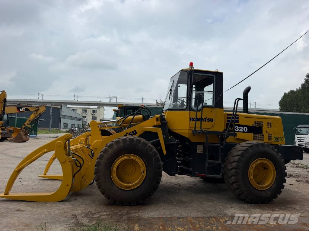 Komatsu WA 320 轮式装载机