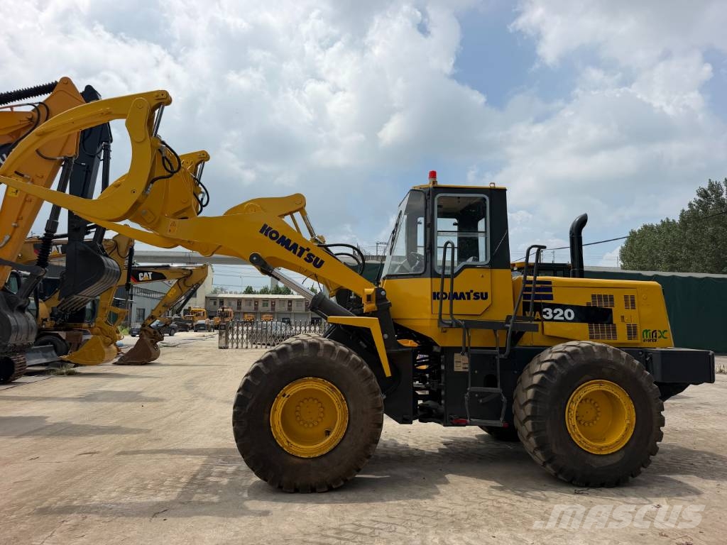 Komatsu WA 320 轮式装载机