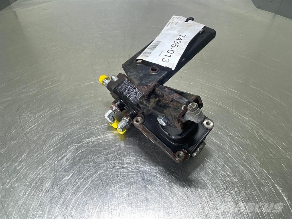 Magni RTH5.30-165240/A-Brake pedal Cabins and interior