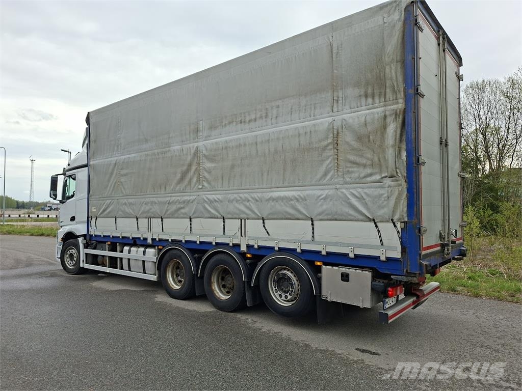 Mercedes-Benz Actros 5835 Camiones de caja de lona