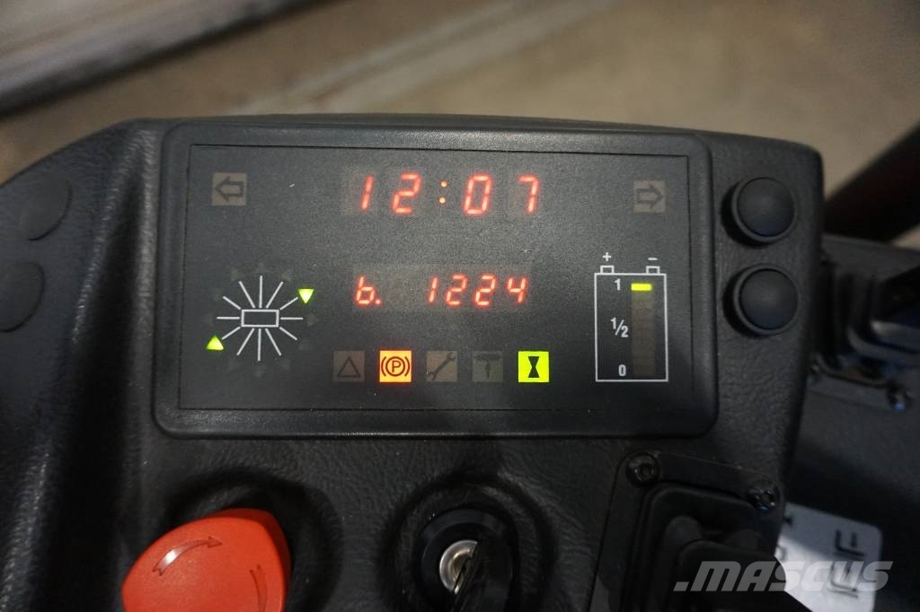 Toyota SSE135L 行走式堆垛机