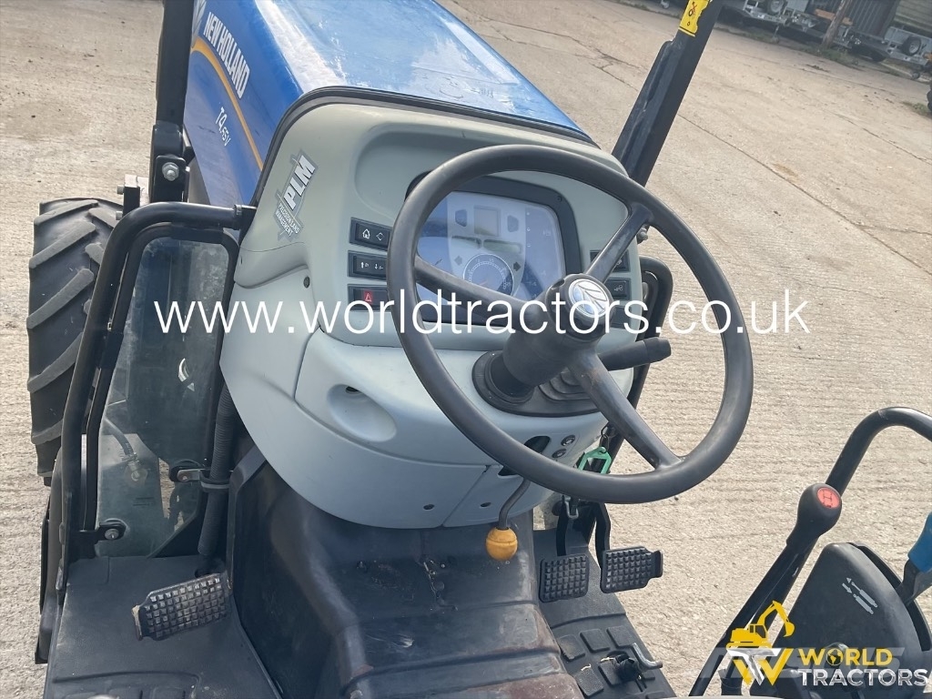 New Holland T 4.65 V 트랙터