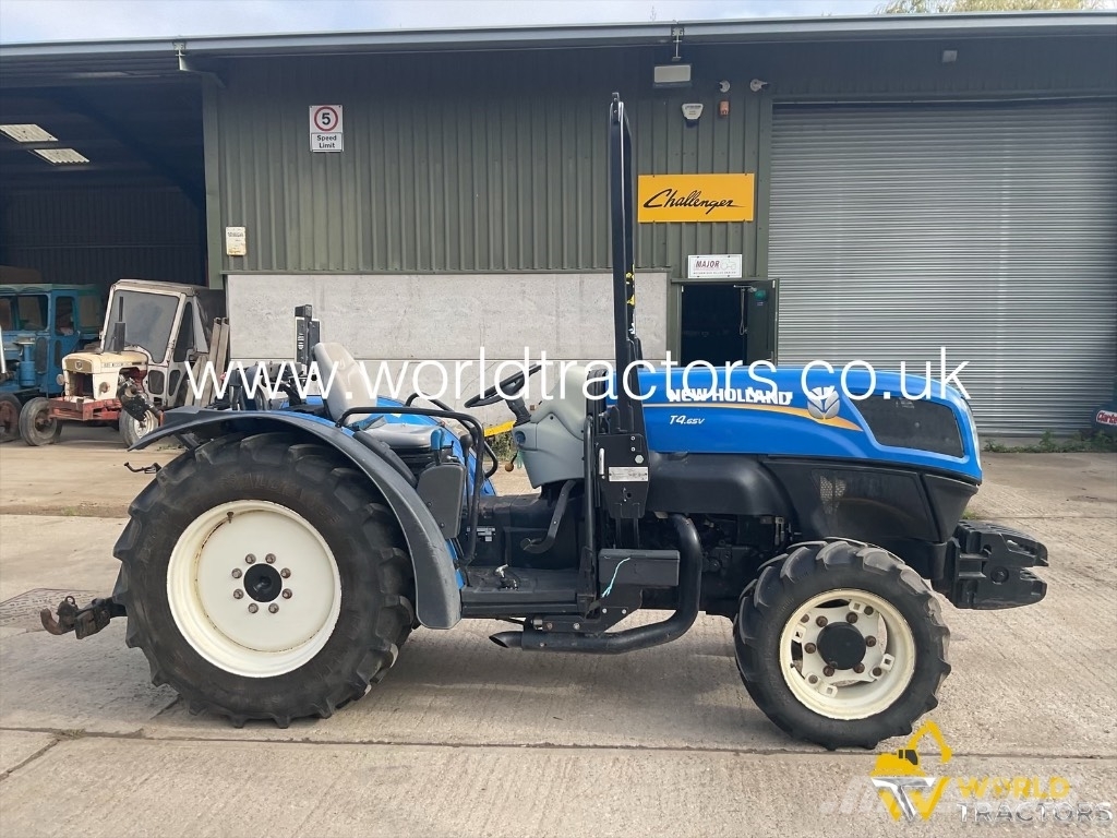 New Holland T 4.65 V 트랙터