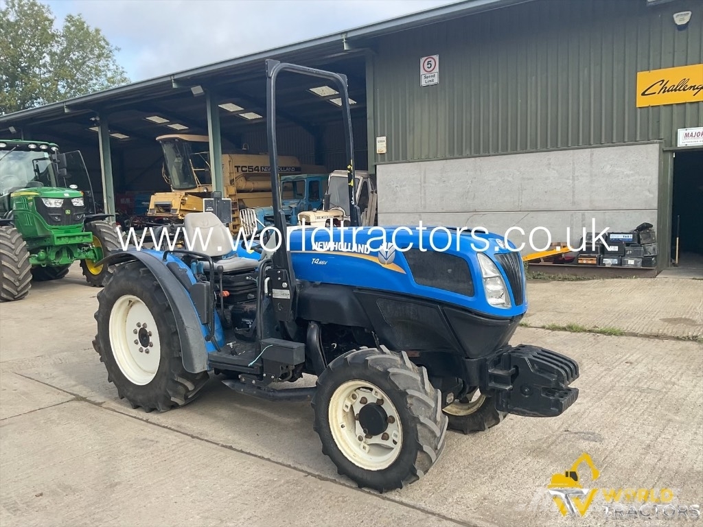 New Holland T 4.65 V 트랙터