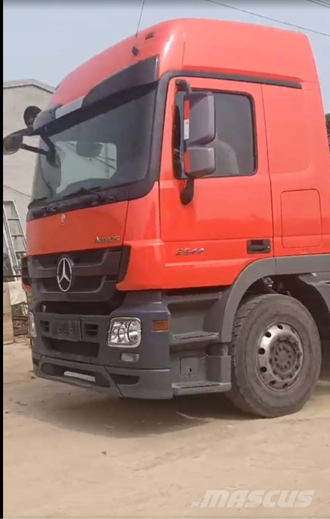 Mercedes-Benz 2644 وحدات الجر