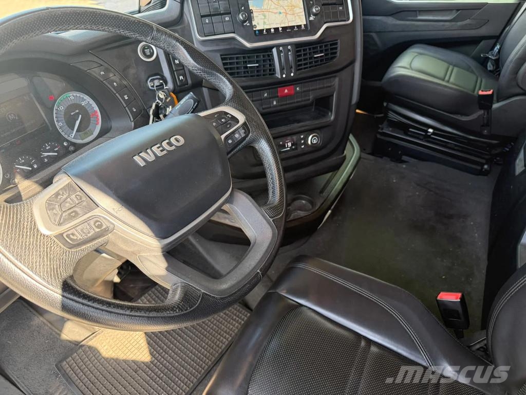 Iveco S-Way 260SY48 Pritsche 9.60m mit Plane/Spriegel Camiones de caja de lona