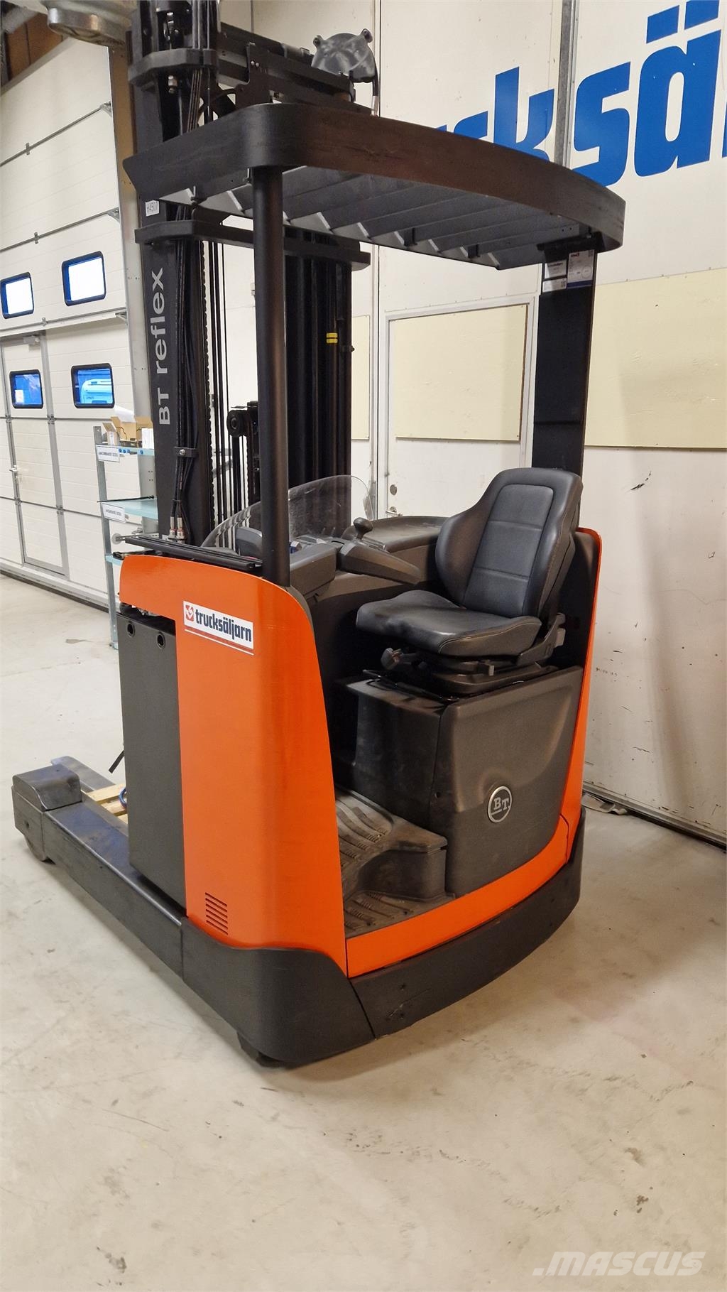 BT RRE160B Stivuitor cu catarg retractabil