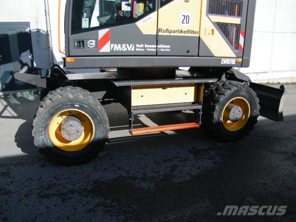 Volvo EWR 170 E حفارات بعجل