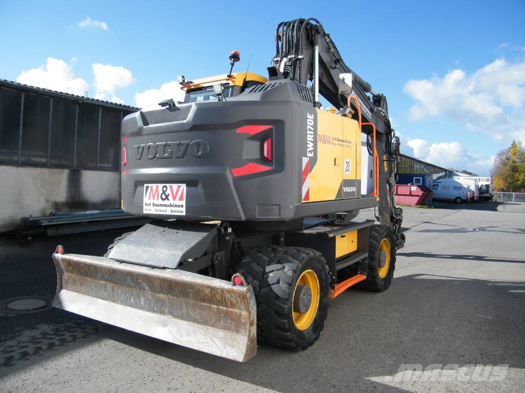 Volvo EWR 170 E حفارات بعجل