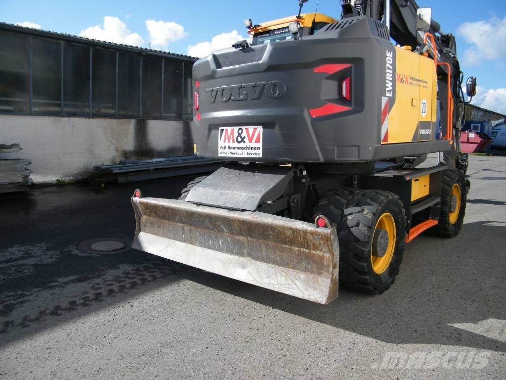 Volvo EWR 170 E حفارات بعجل