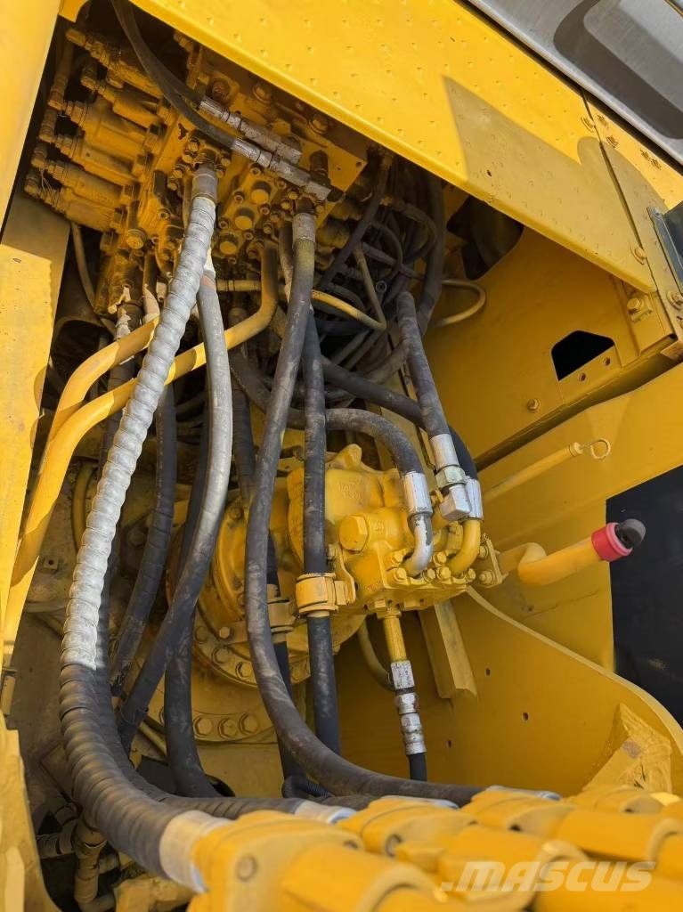 Komatsu PC 220-8 Escavadeiras de esteiras