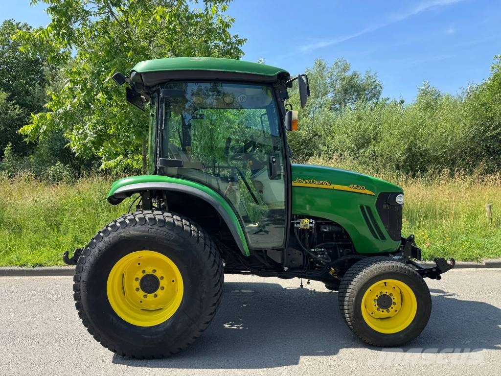 John Deere 4520 جرارات مدمجة