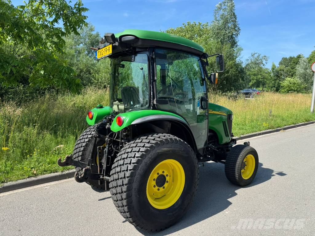 John Deere 4520 جرارات مدمجة