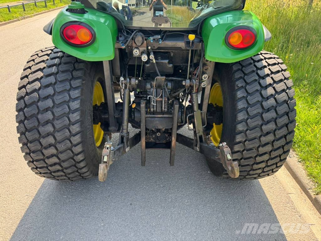 John Deere 4520 جرارات مدمجة