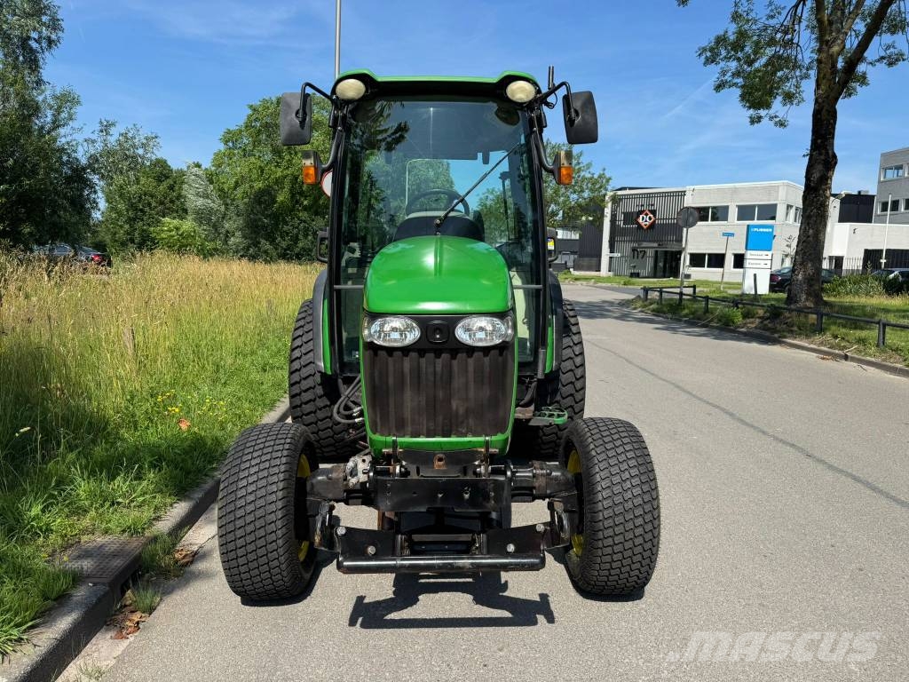 John Deere 4520 جرارات مدمجة